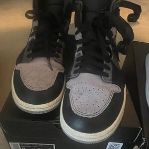 Men’s Jordan high tops size 9
